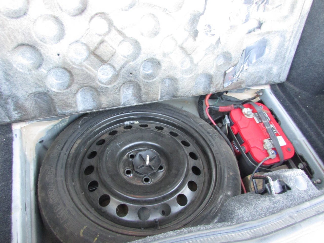 Used 2010 Dodge Challenger SE RWD image 27