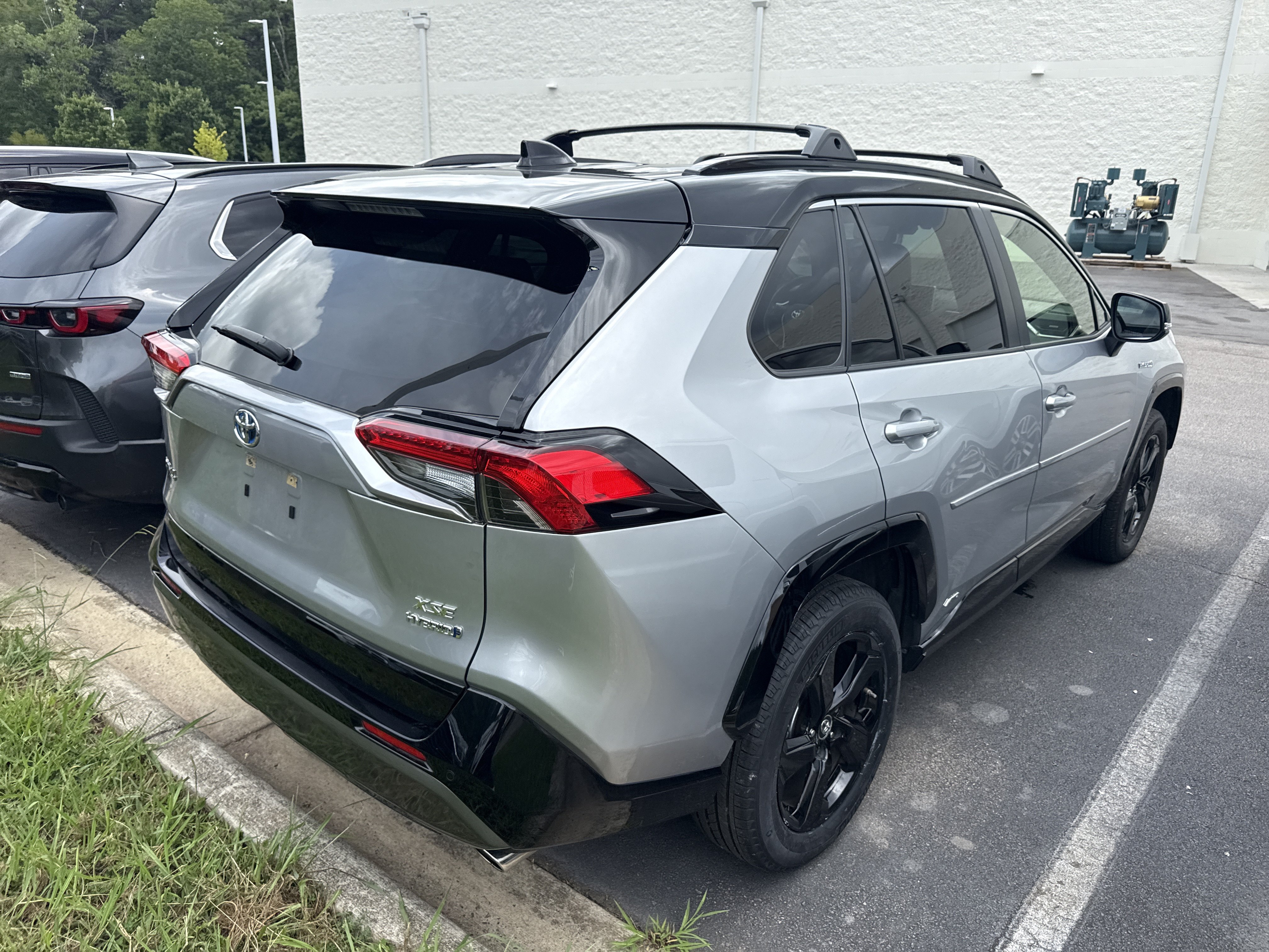 Used 2019 Toyota RAV4 XSE AWD/4WD image 6