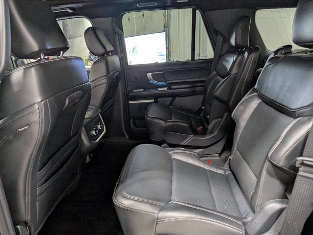 Used 2025 Ford Expedition Platinum w/ Stealth Performance Package AWD/4WD image 17