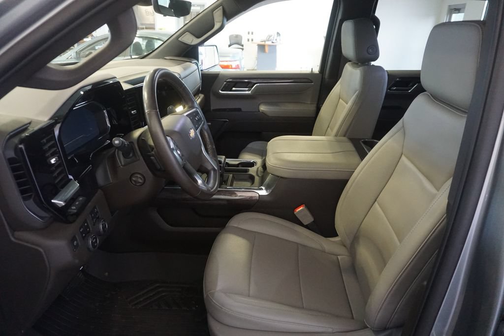 Used 2023 Chevrolet Silverado 1500 LTZ w/ LTZ Premium Package AWD/4WD image 21