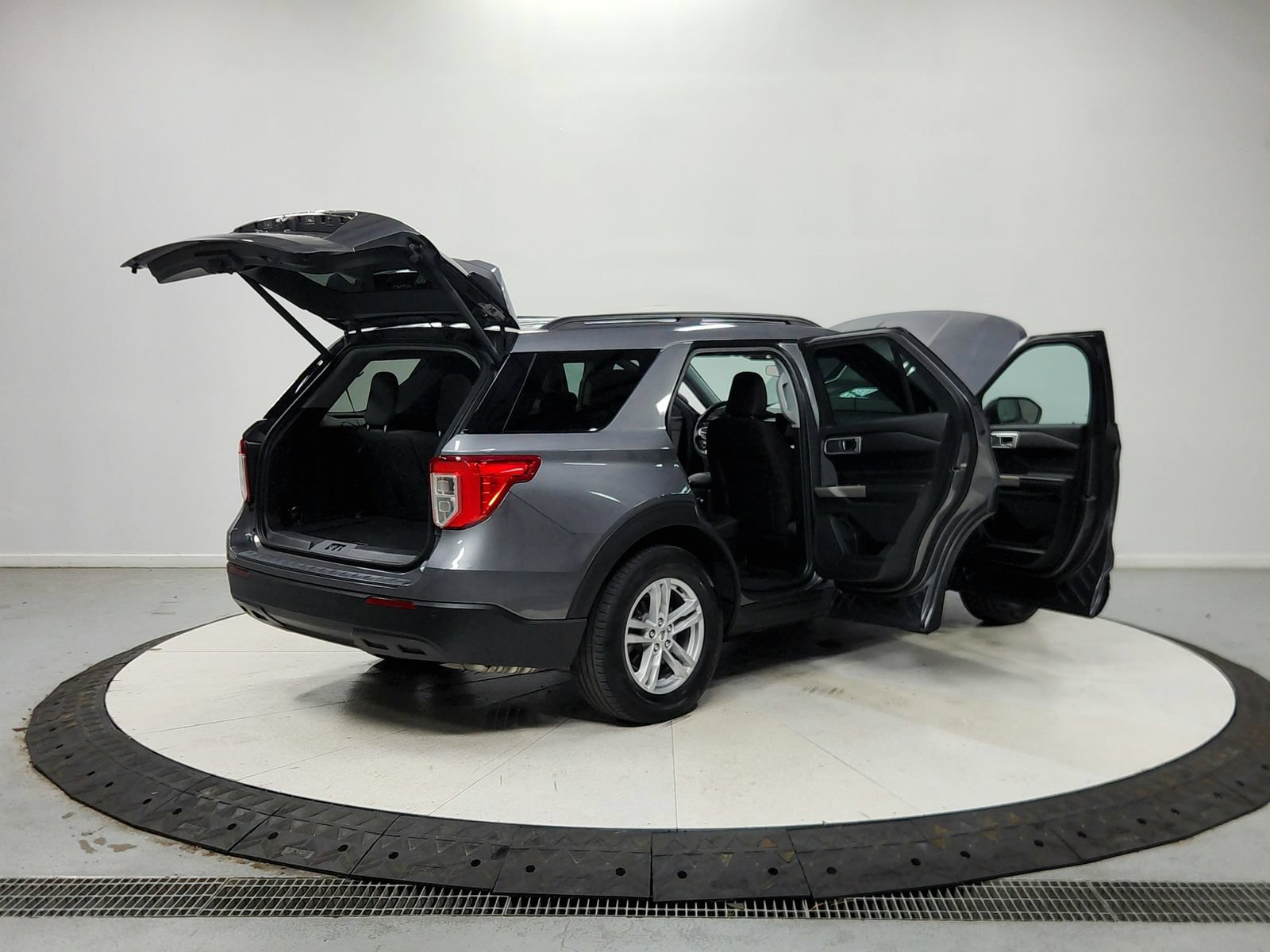 Used 2022 Ford Explorer XLT RWD image 16