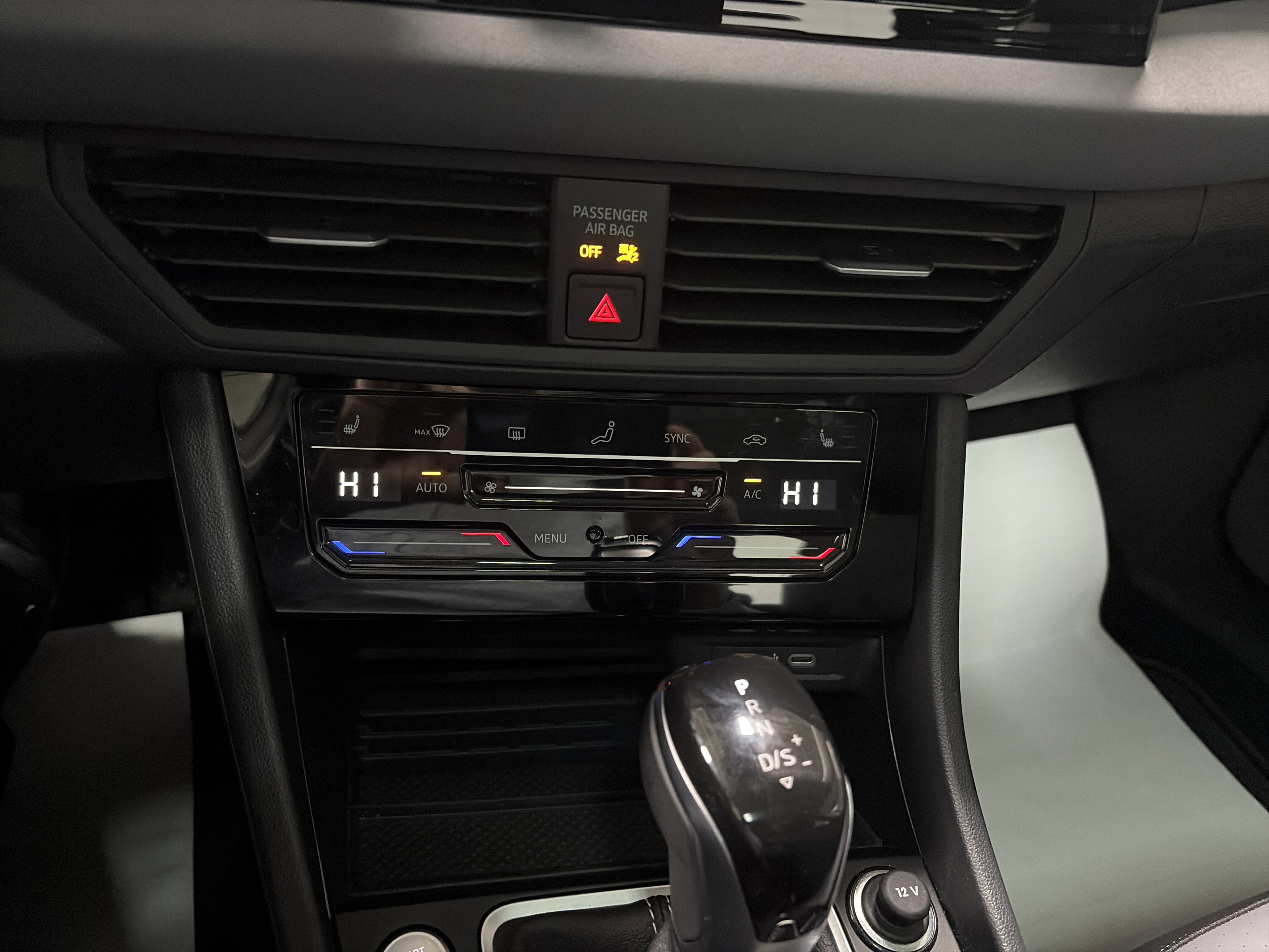 Certified 2025 Volkswagen Jetta SE image 21