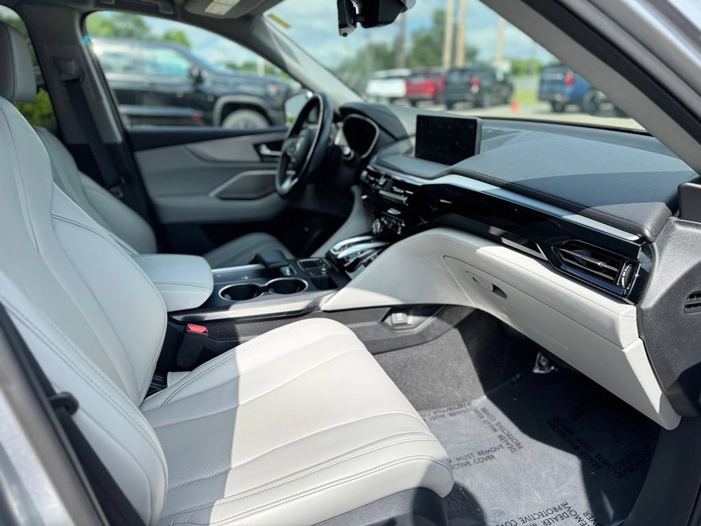 Used 2023 Acura MDX w/ Technology Package AWD/4WD image 11