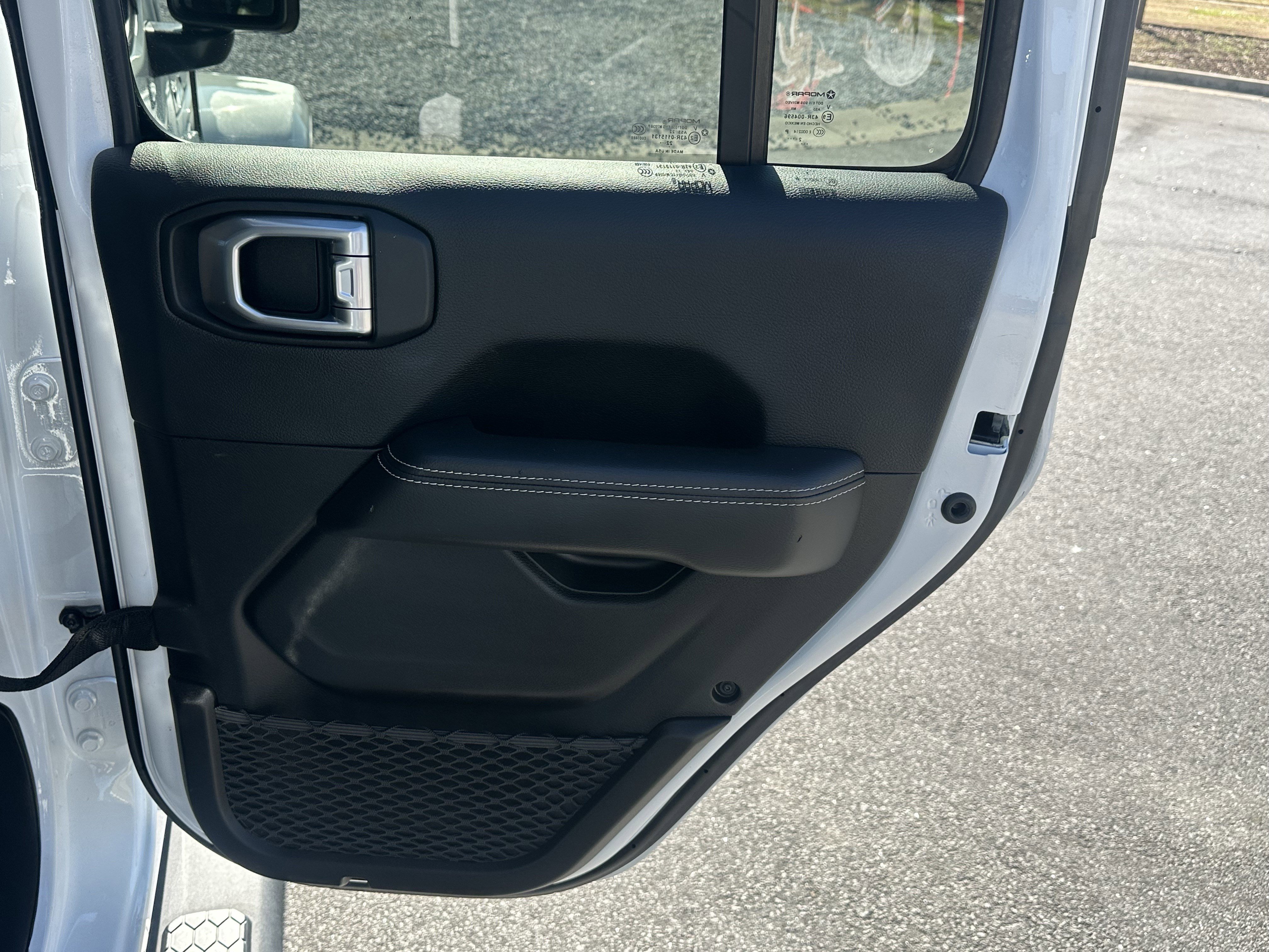 Used 2023 Jeep Wrangler Sahara w/ Cold Weather Group image 18