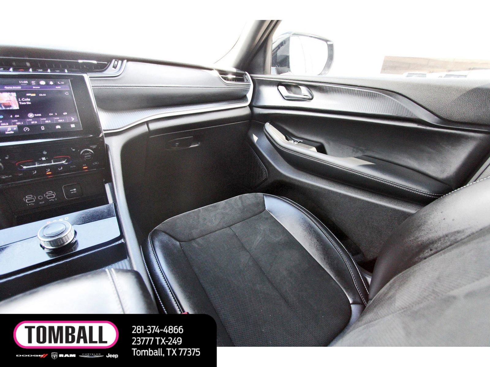 Used 2025 Jeep Grand Cherokee L Altitude RWD image 11
