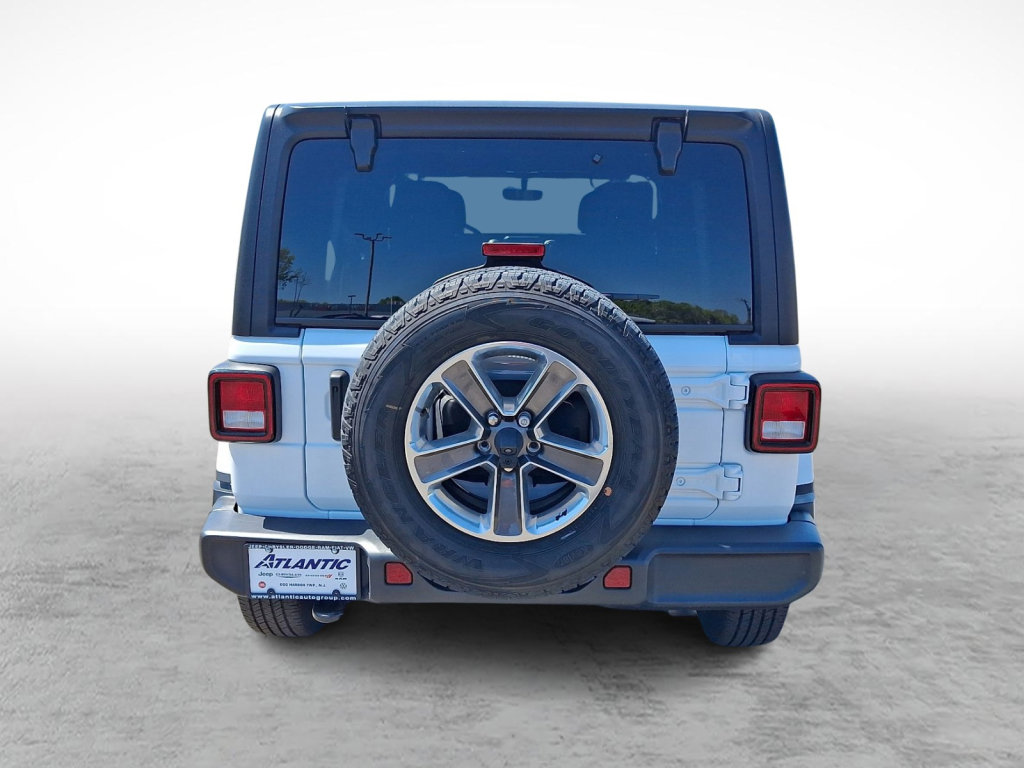 Used 2022 Jeep Wrangler Unlimited Sahara w/ Cold Weather Group AWD/4WD image 4