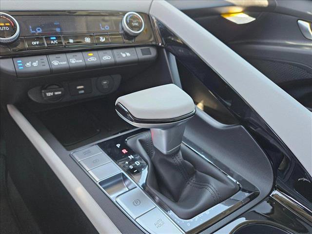 New 2025 Hyundai Elantra Limited image 15