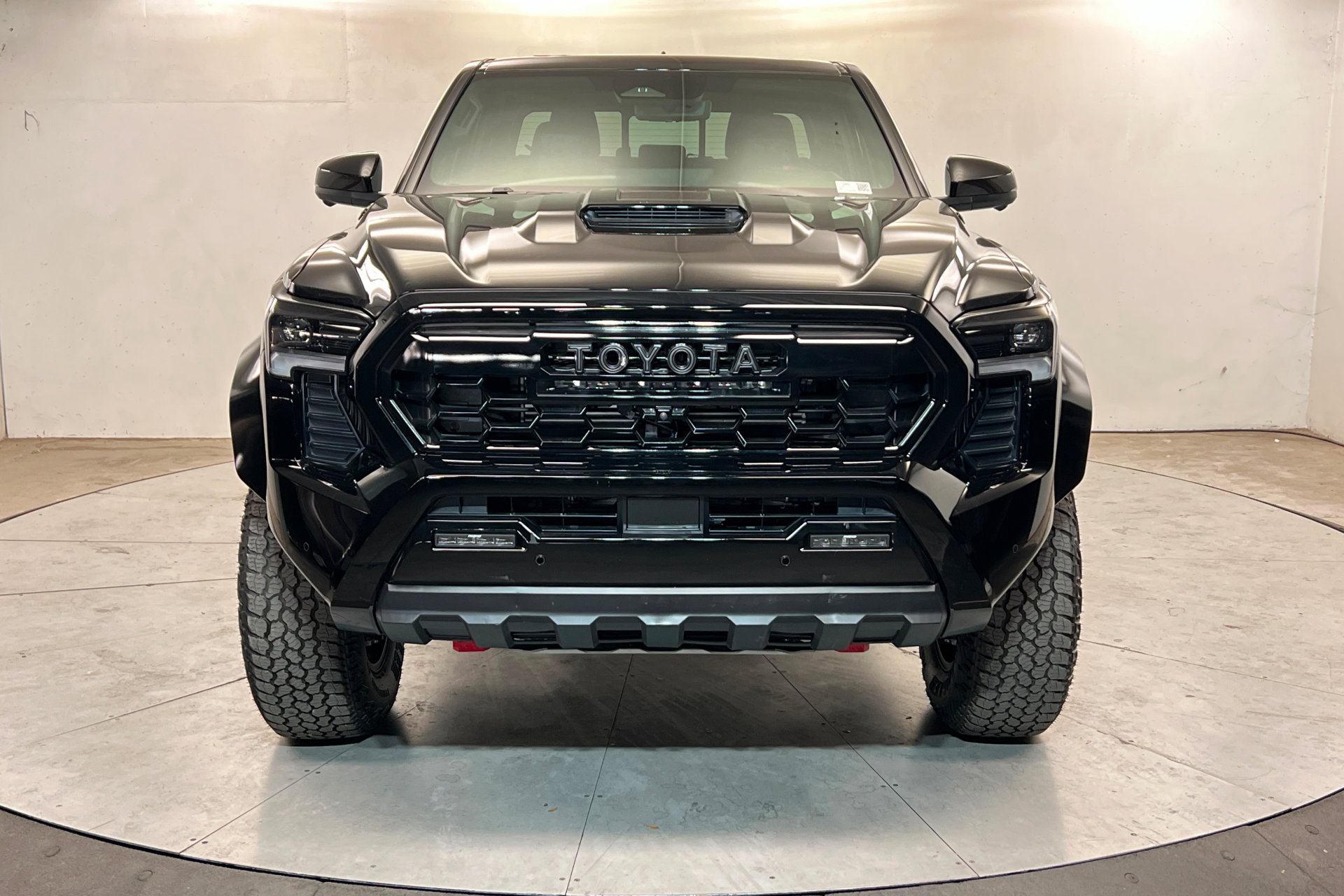 Certified 2025 Toyota Tacoma TRD Off-Road AWD/4WD image 9