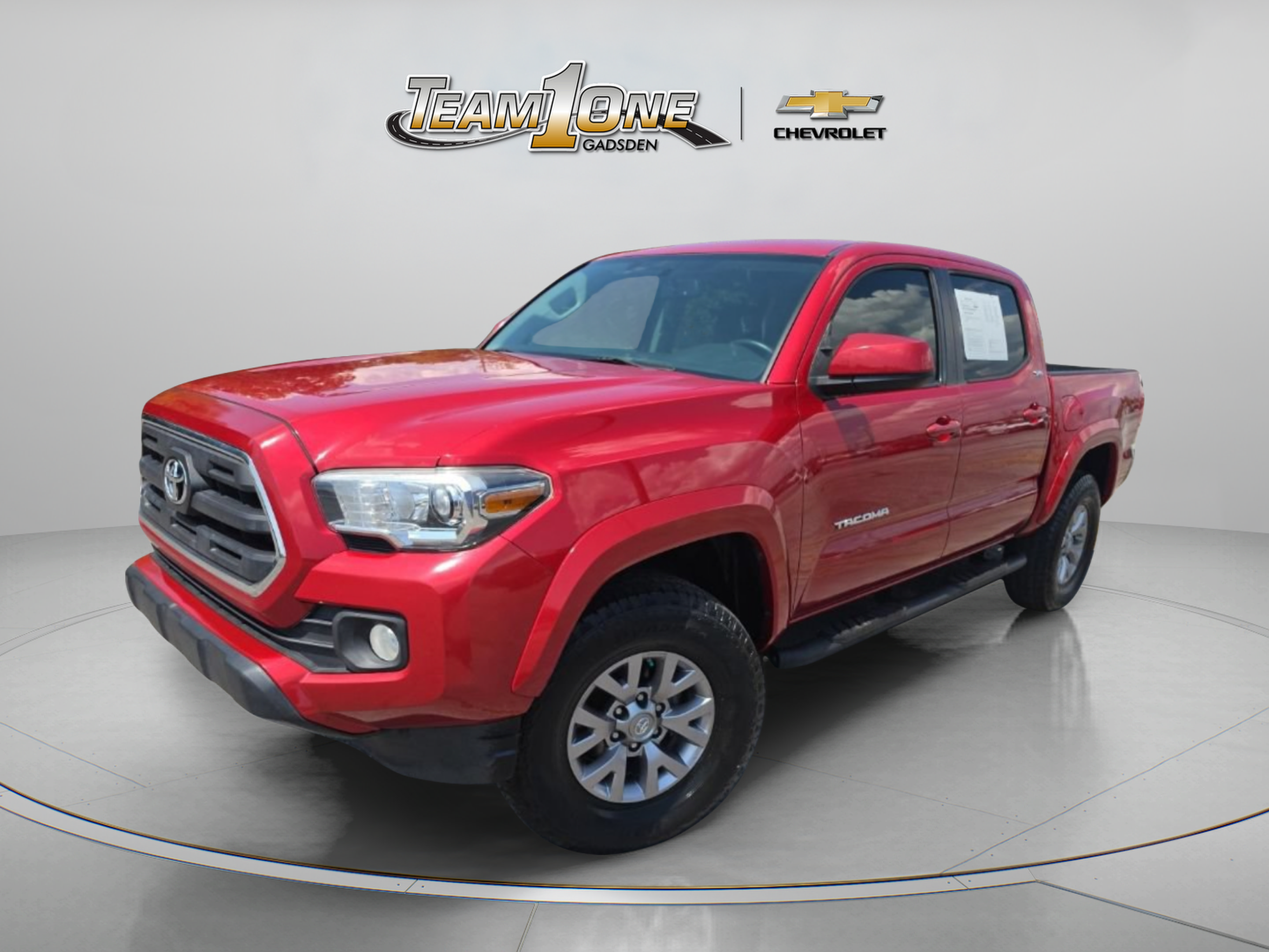 Used 2017 Toyota Tacoma SR5 w/ Tow Package RWD image 4