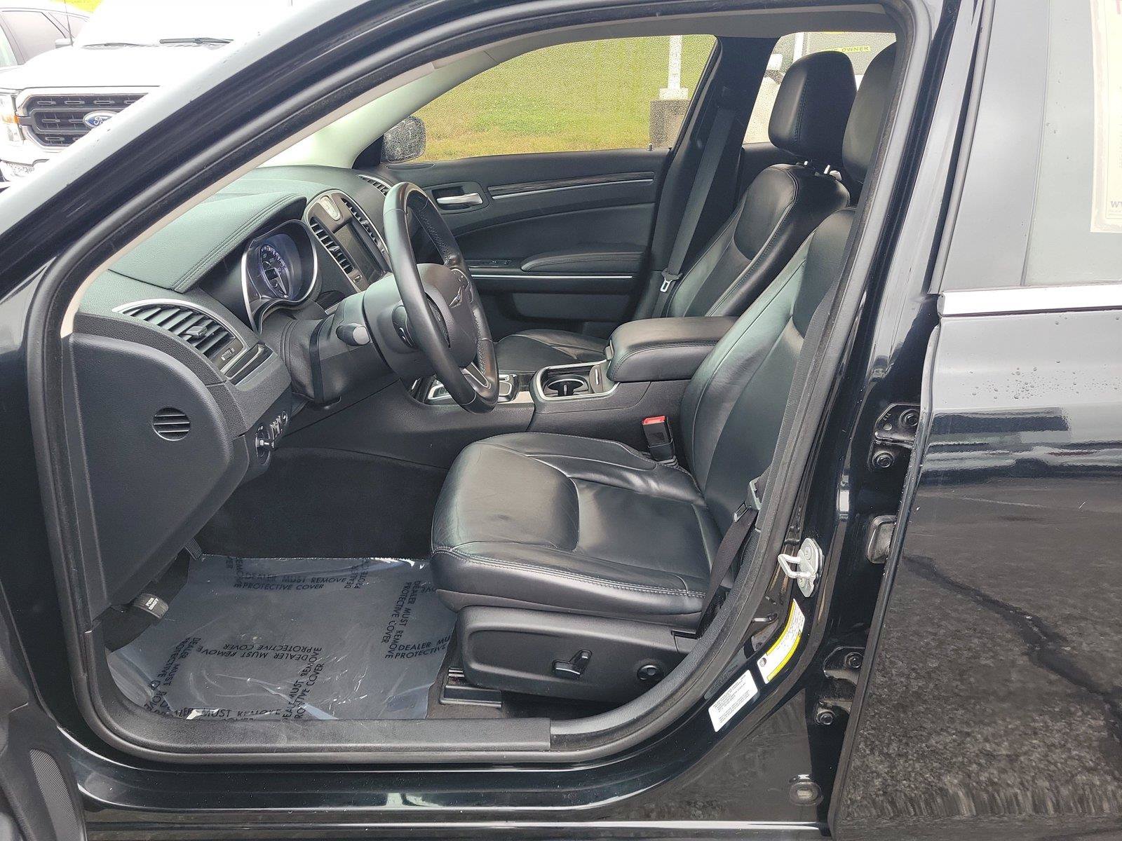 Used 2016 Chrysler 300 Limited RWD image 15