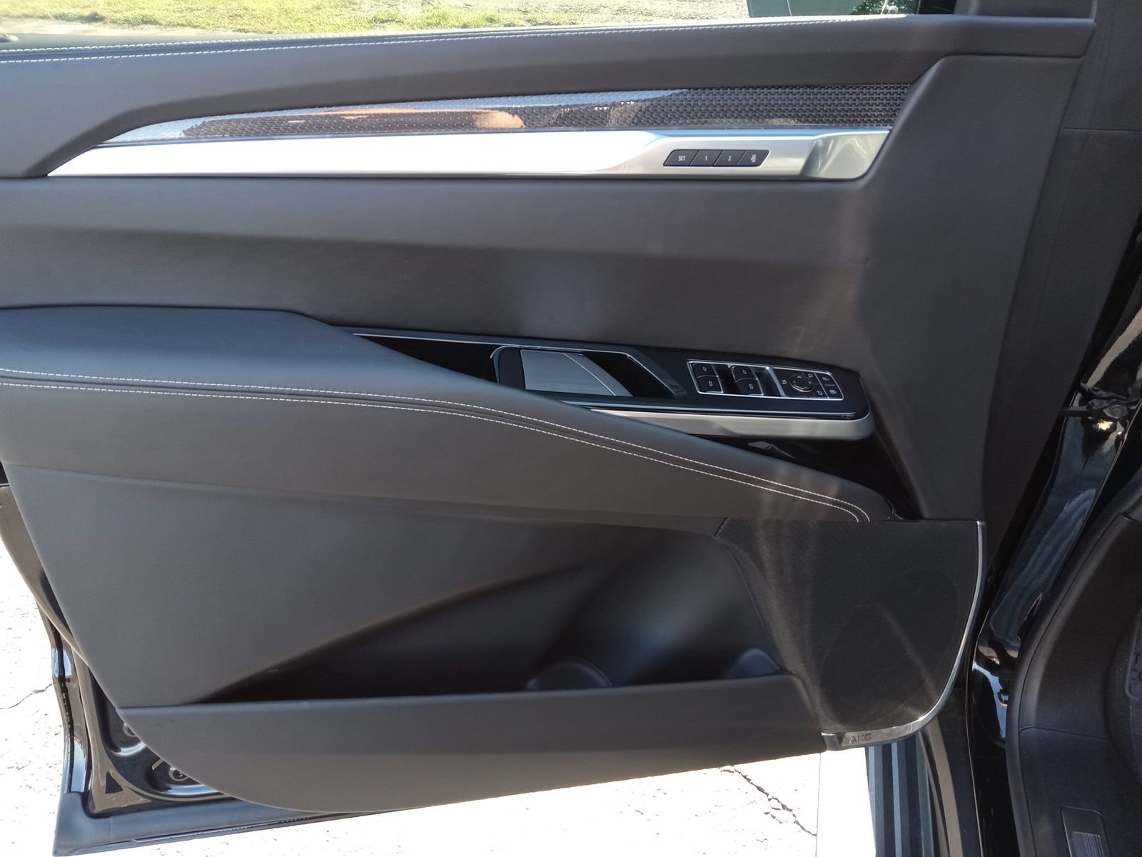 Used 2026 Cadillac Escalade ESV V AWD/4WD image 8