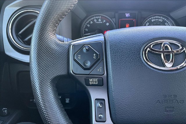 Used 2020 Toyota Tacoma TRD Sport AWD/4WD image 17