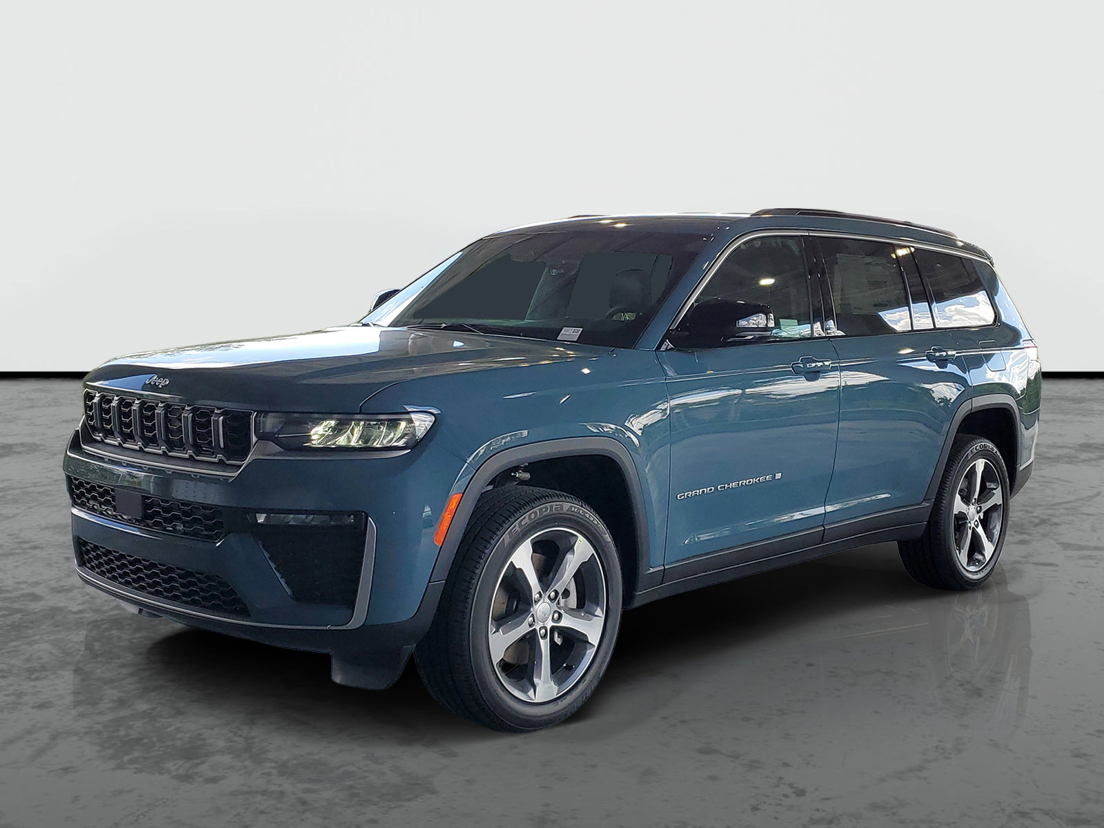 New 2026 Jeep Grand Cherokee L Limited RWD image 4