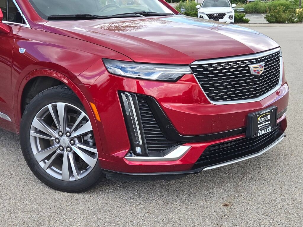 Used 2023 Cadillac XT6 Premium Luxury image 2