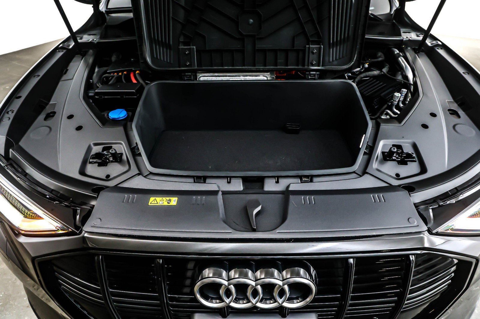 Used 2022 Audi e-tron Premium w/ Convenience Plus Package image 11