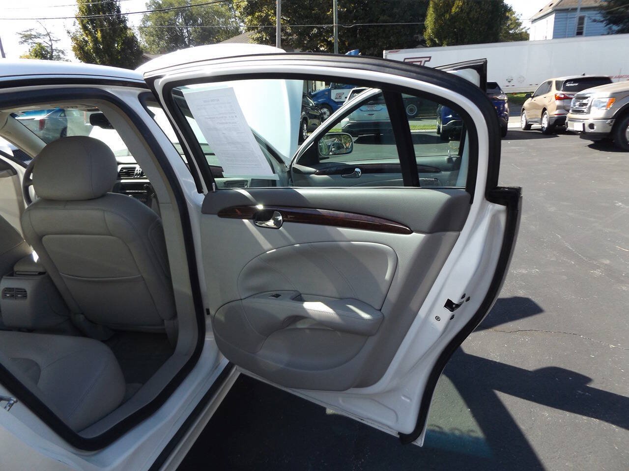 Used 2011 Buick Lucerne CXL FWD image 27