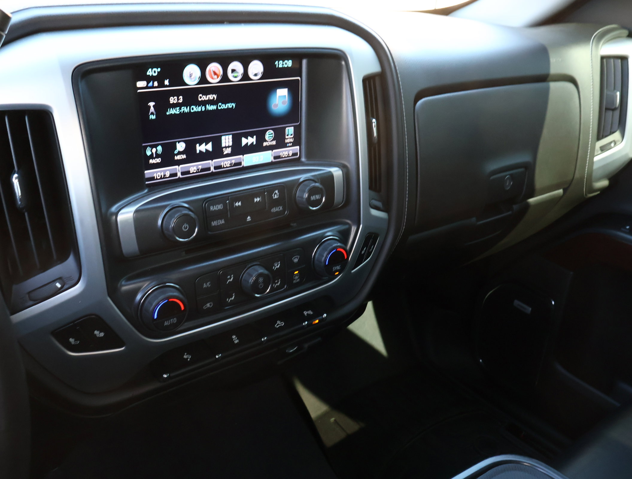 Used 2018 GMC Sierra 1500 SLT w/ SLT Premium Package image 19