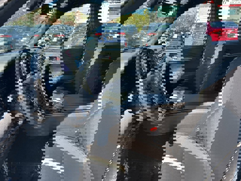 Used 2025 Toyota Camry SE image 2