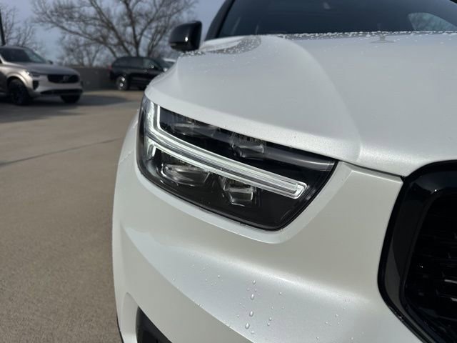 Used 2021 Volvo XC40 T5 R-Design w/ Climate Package image 11