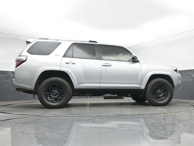 Used 2021 Toyota 4Runner SR5 Premium w/ Moonroof Package AWD/4WD image 17