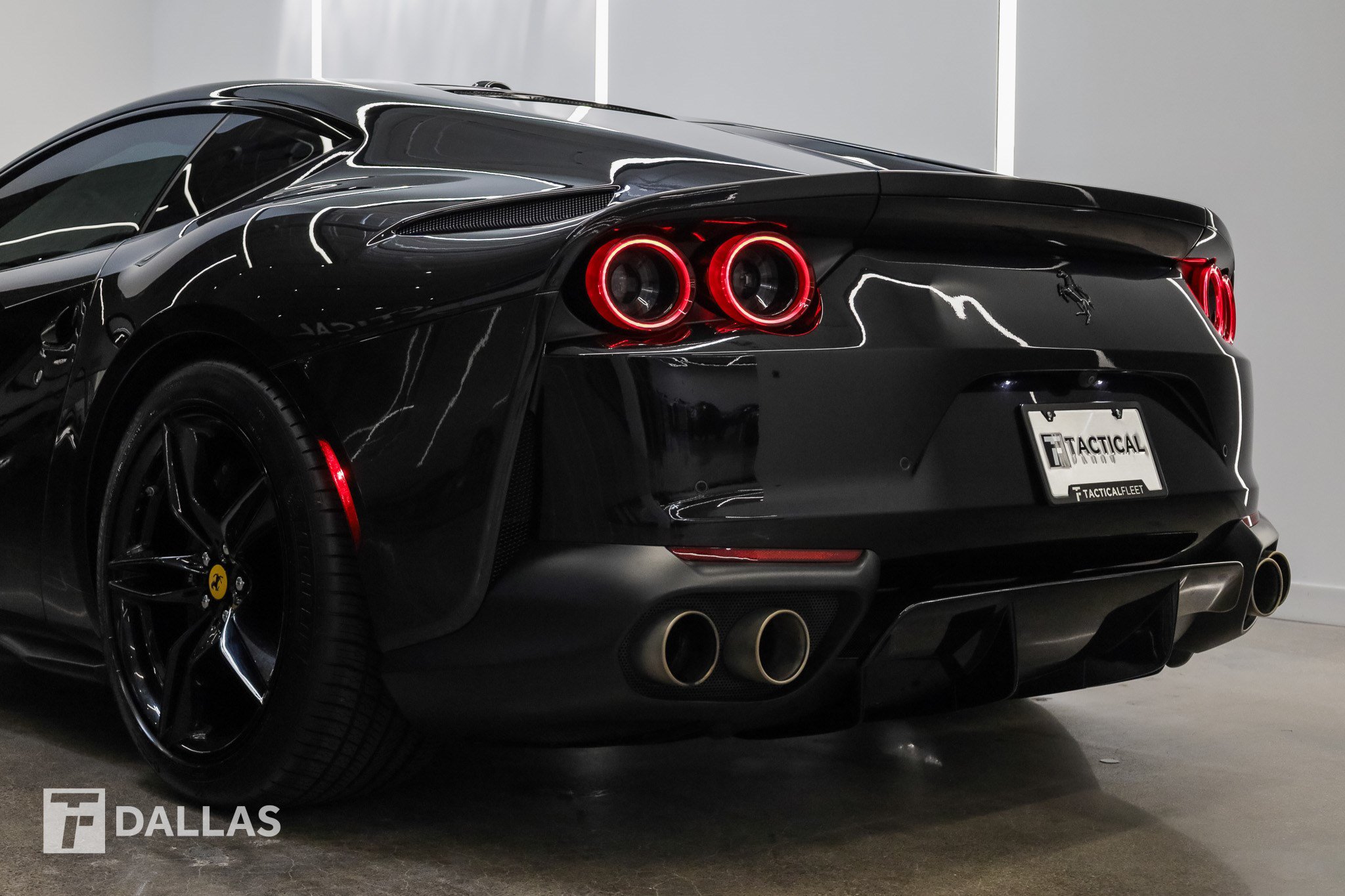 Used 2018 Ferrari 812 Superfast RWD image 9