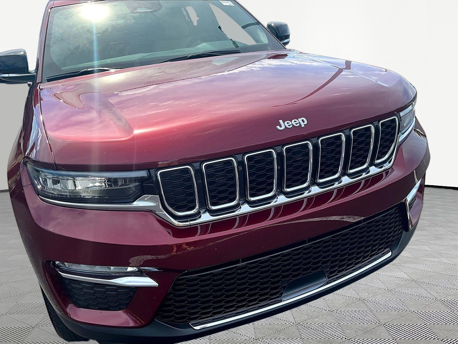 Used 2025 Jeep Grand Cherokee Limited w/ Trailer Tow Package AWD/4WD image 32