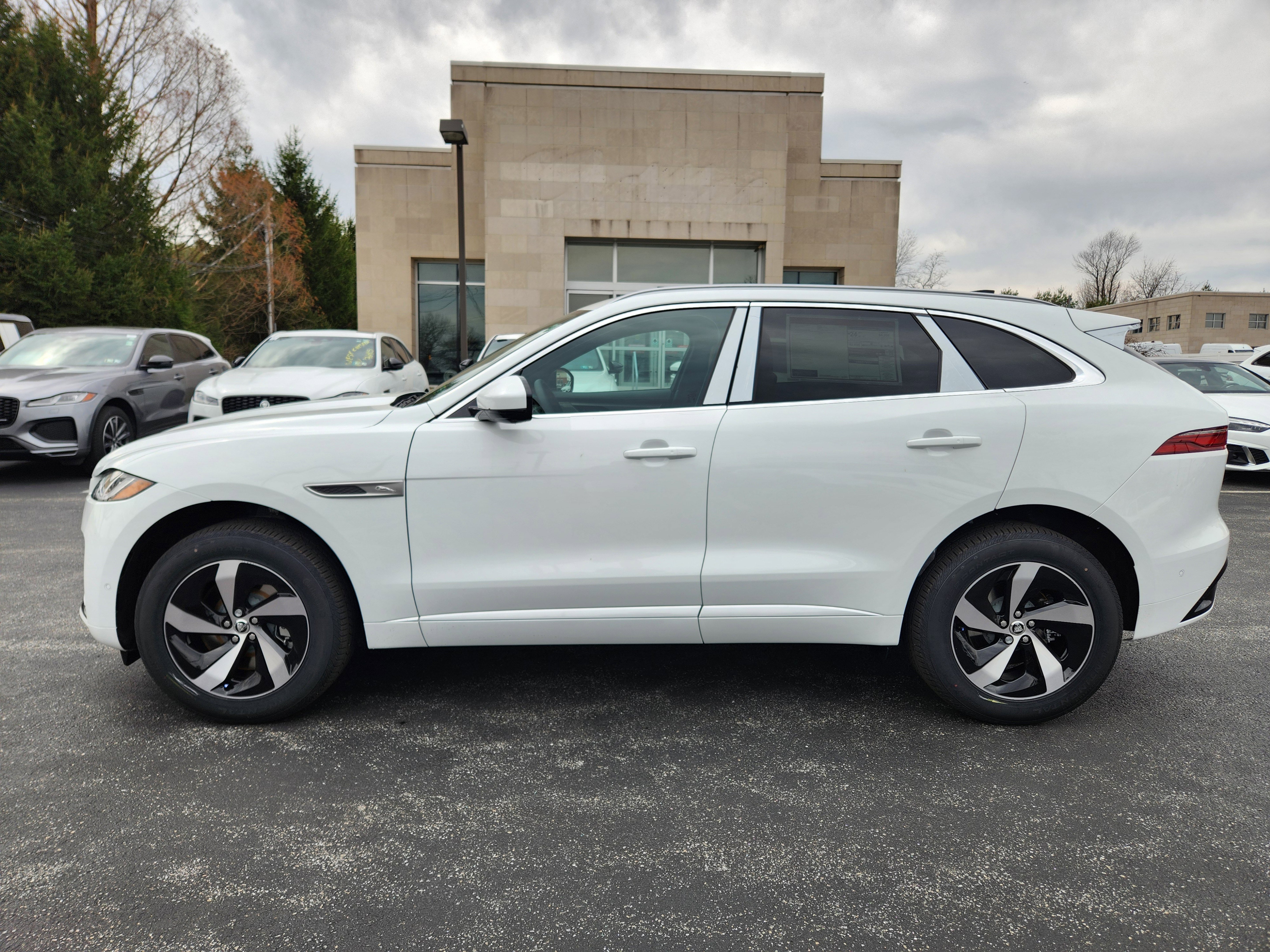 New 2026 Jaguar F-PACE R-Dynamic S image 5