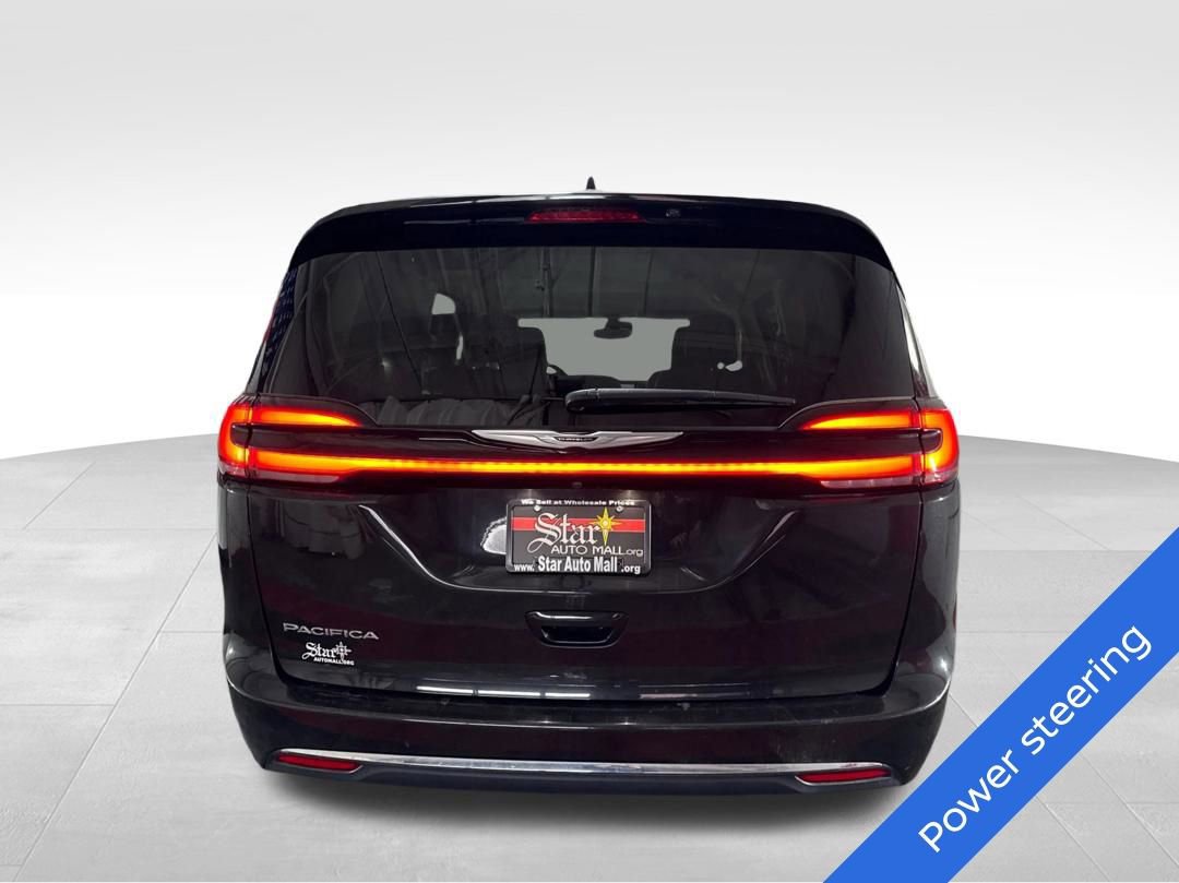 Used 2022 Chrysler Pacifica Touring-L image 6