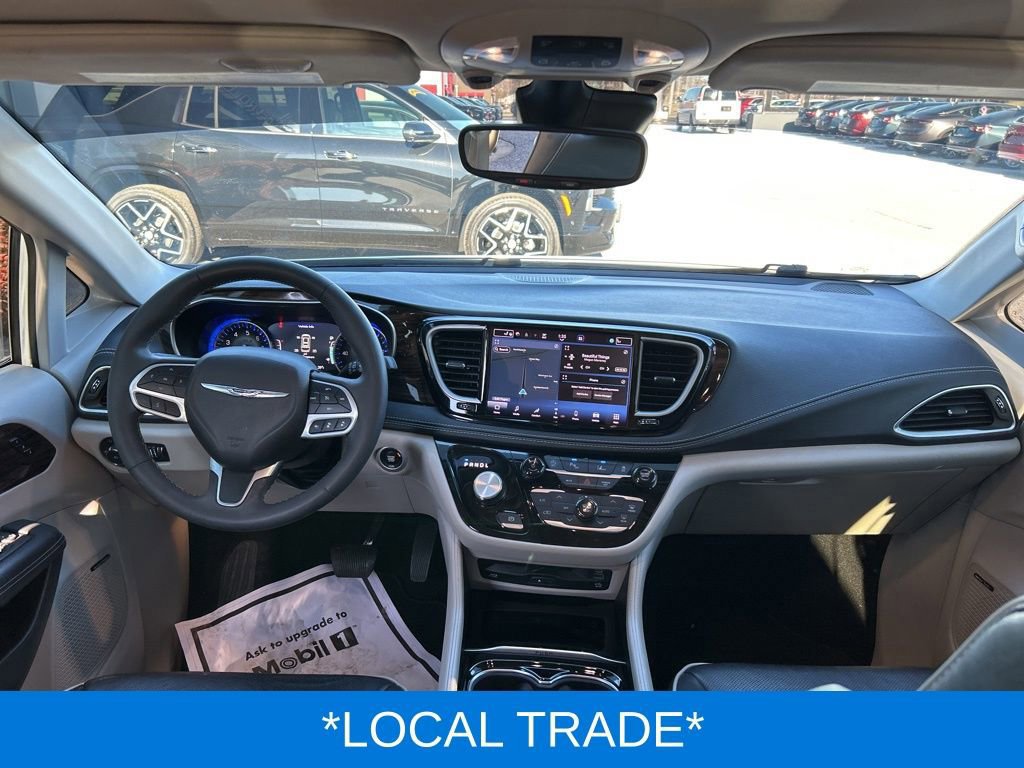 Used 2023 Chrysler Pacifica Limited w/ Uconnect Theater Family Group AWD/4WD image 2