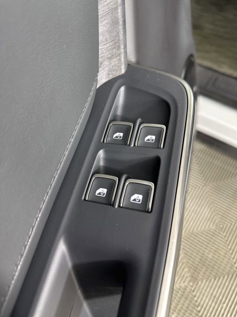 Used 2024 Rivian R1S Adventure image 23