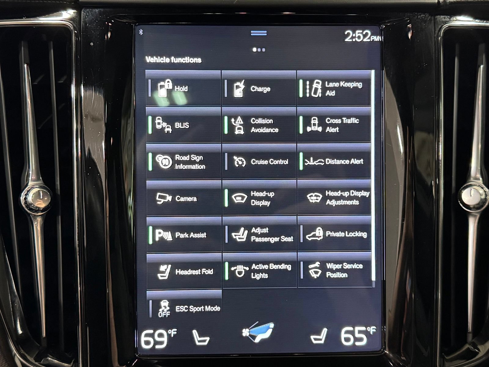Used 2020 Volvo XC60 T8 R-Design AWD/4WD image 29
