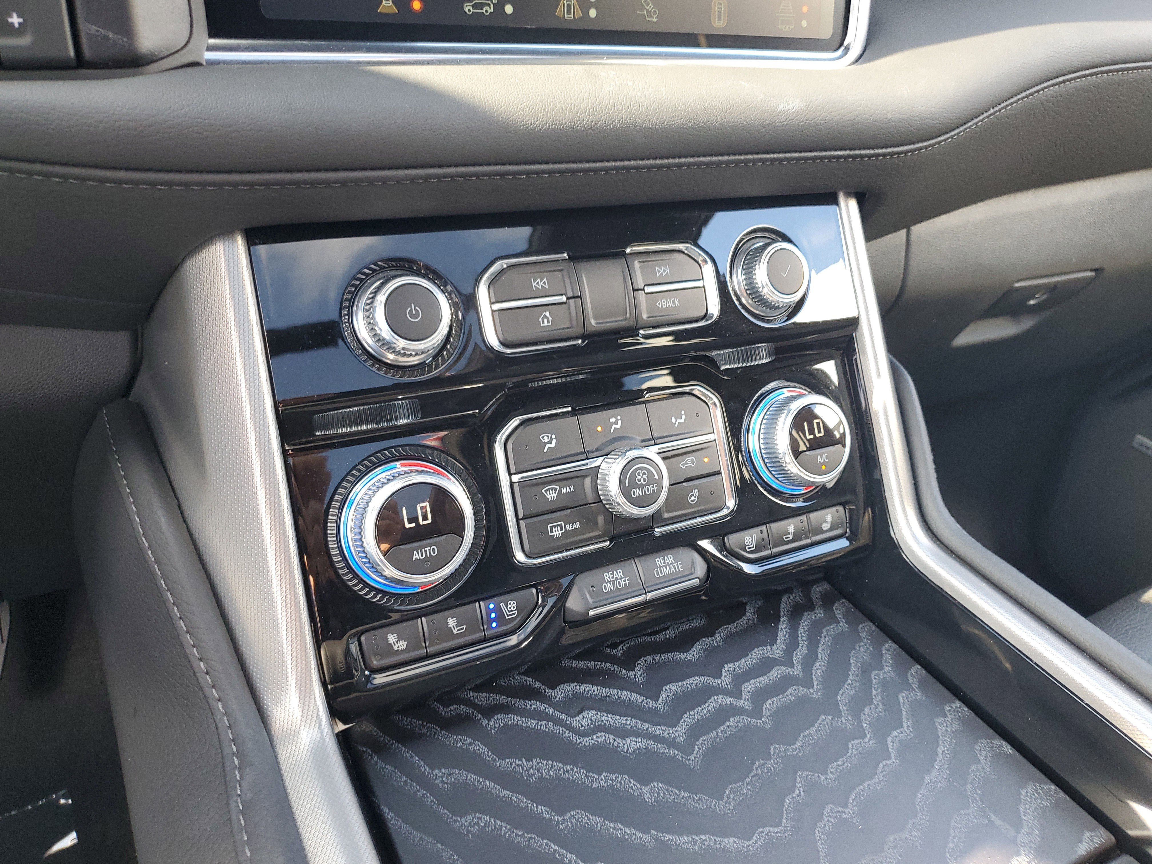 Used 2023 GMC Yukon Denali w/ Advanced Technology Package image 28