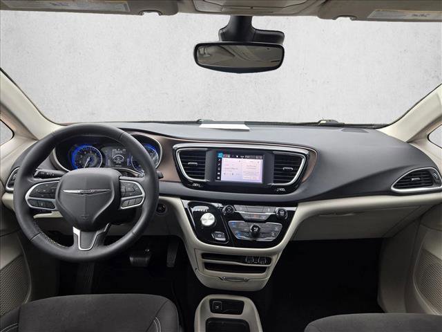 Used 2023 Chrysler Voyager LX image 13