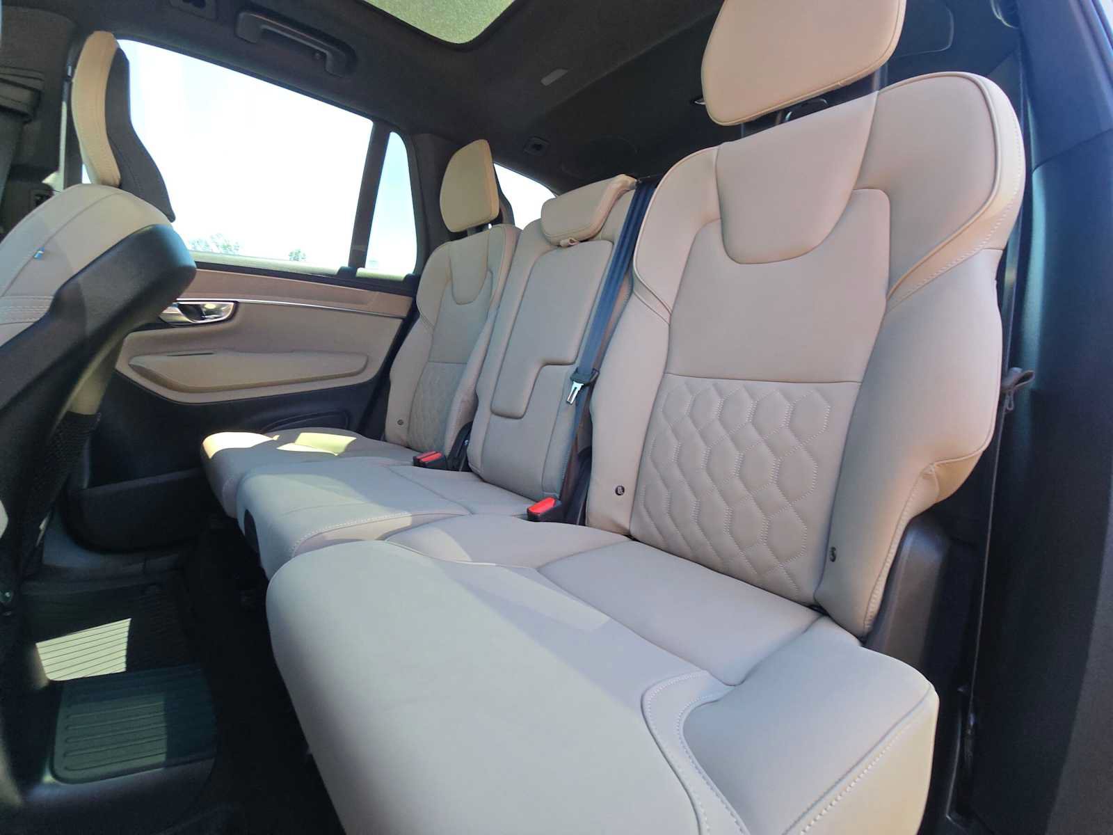 Used 2026 Volvo XC90 T8 Plus w/ Protection Package Premier AWD/4WD image 17