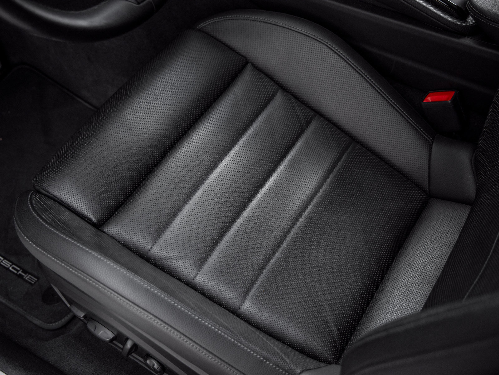Certified 2025 Porsche Panamera image 21