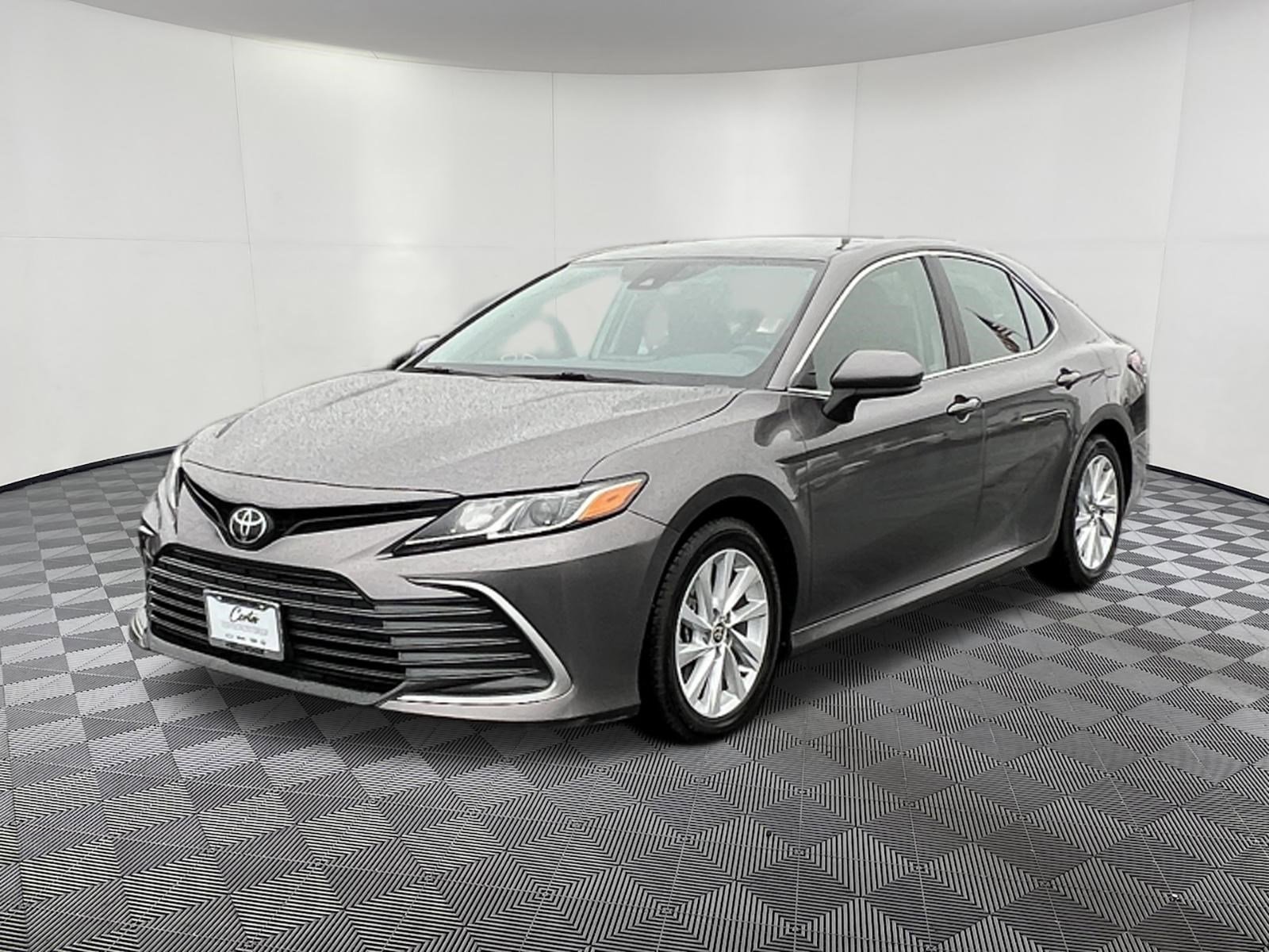 Used 2024 Toyota Camry LE FWD image 3
