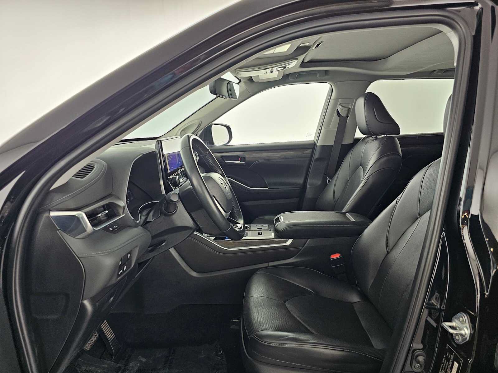 Used 2023 Toyota Highlander Limited FWD image 32