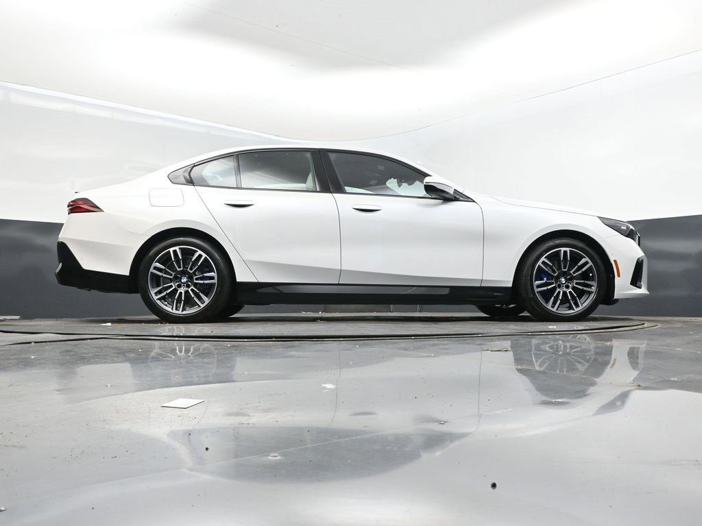 New 2026 BMW 550e xDrive w/ Executive Package image 44