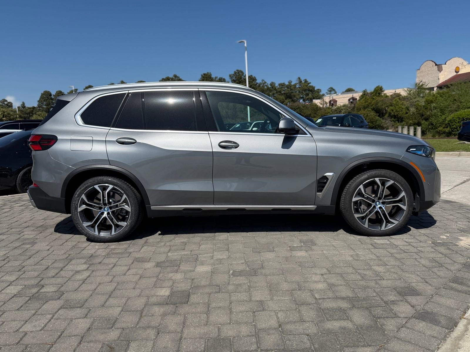 Certified 2024 BMW X5 xDrive50e w/ Premium Package image 8