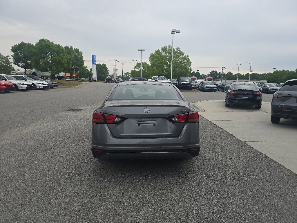 Used 2023 Nissan Altima 2.5 SV FWD image 4