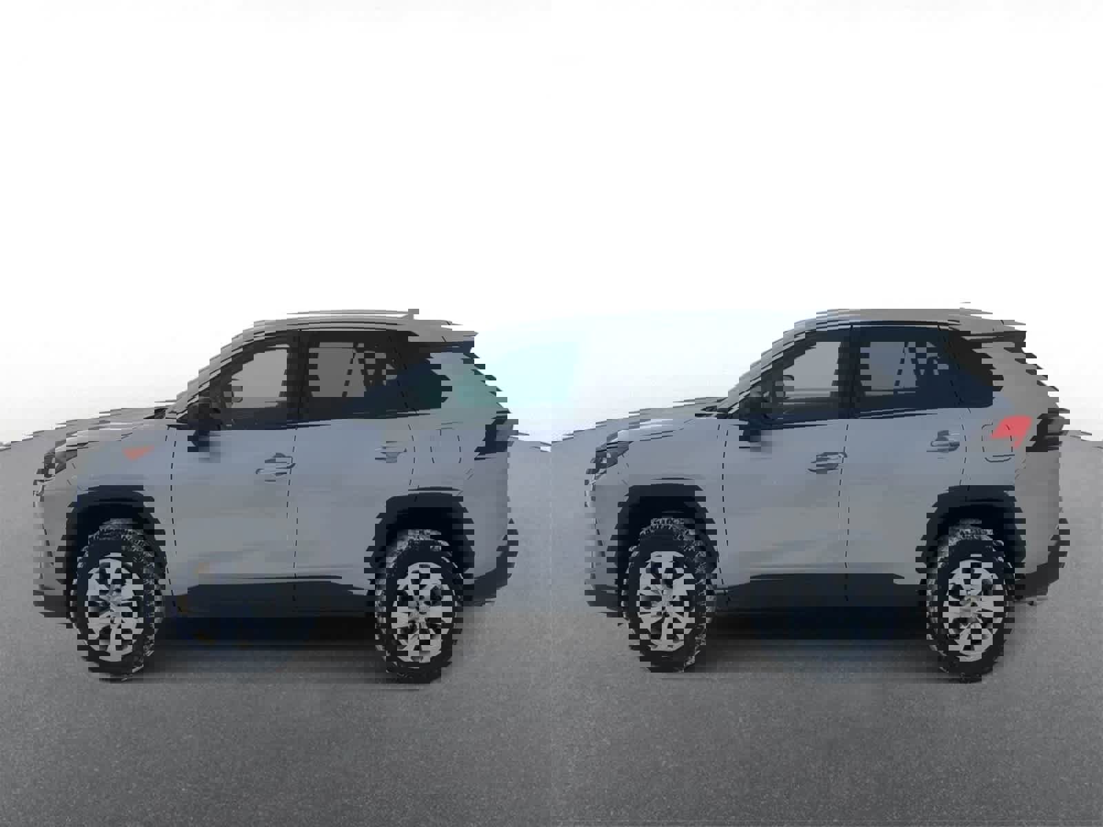 Used 2022 Toyota RAV4 LE image 5