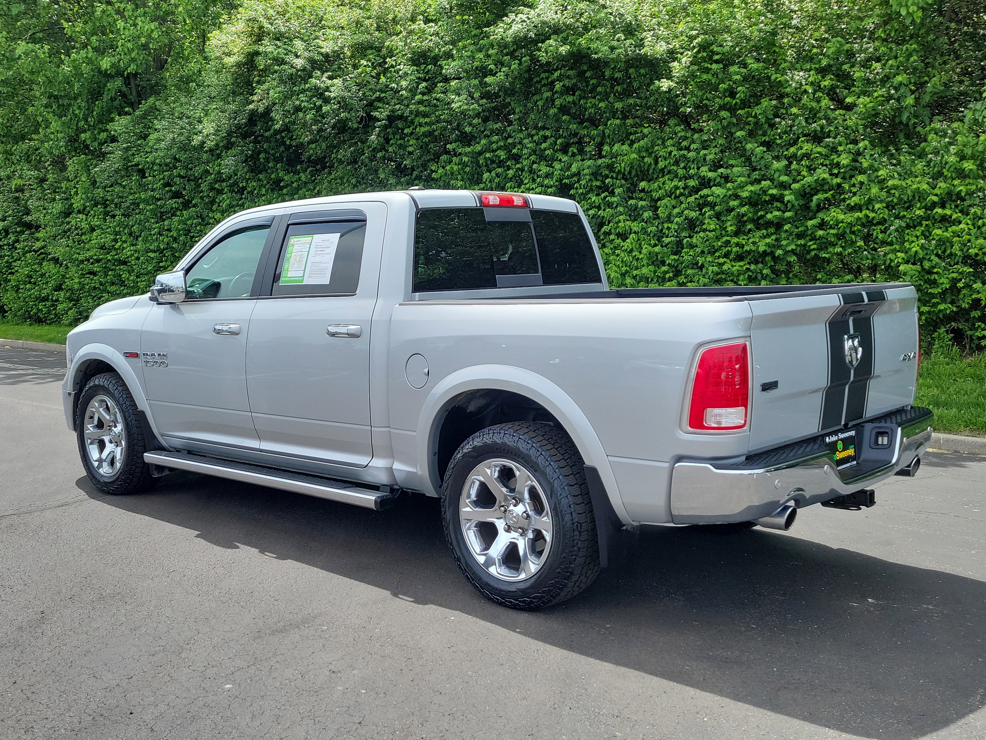 Used 2016 RAM 1500 Laramie AWD/4WD image 3