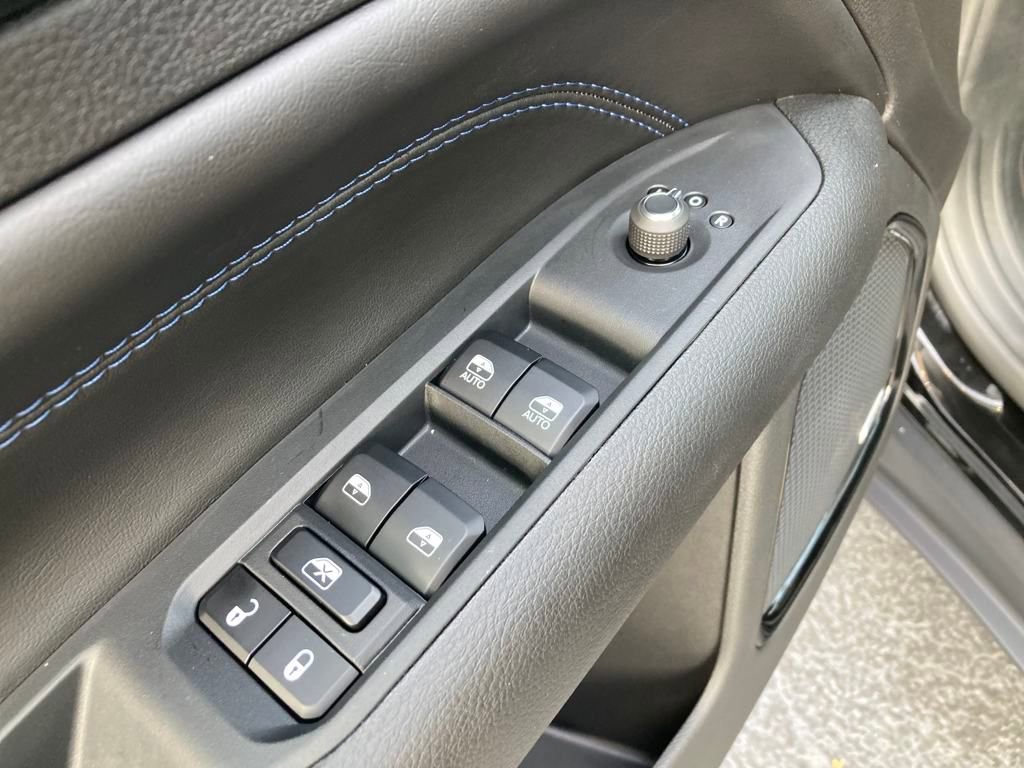 New 2025 Jeep Compass Latitude w/ Sun & Sound Group image 9