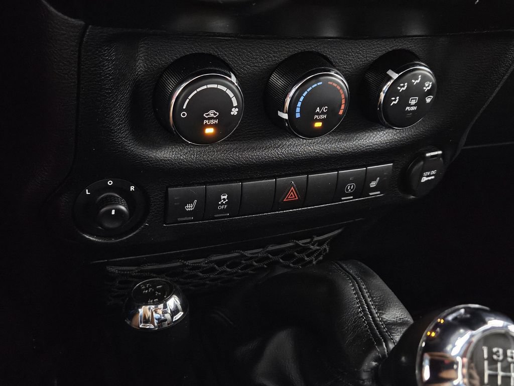 Used 2015 Jeep Wrangler Unlimited Sahara w/ Dual Top Group AWD/4WD image 15