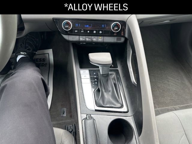 Used 2023 Hyundai Elantra SEL w/ Cargo Package FWD image 9