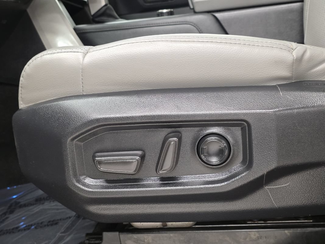 Used 2024 Toyota Tundra Limited AWD/4WD image 25
