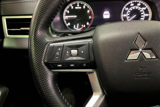 Used 2024 Mitsubishi Outlander SE image 18