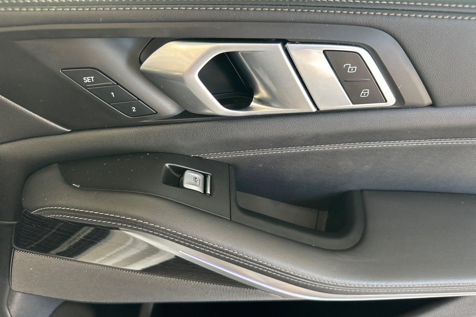 Certified 2024 BMW X7 M60i AWD/4WD image 23