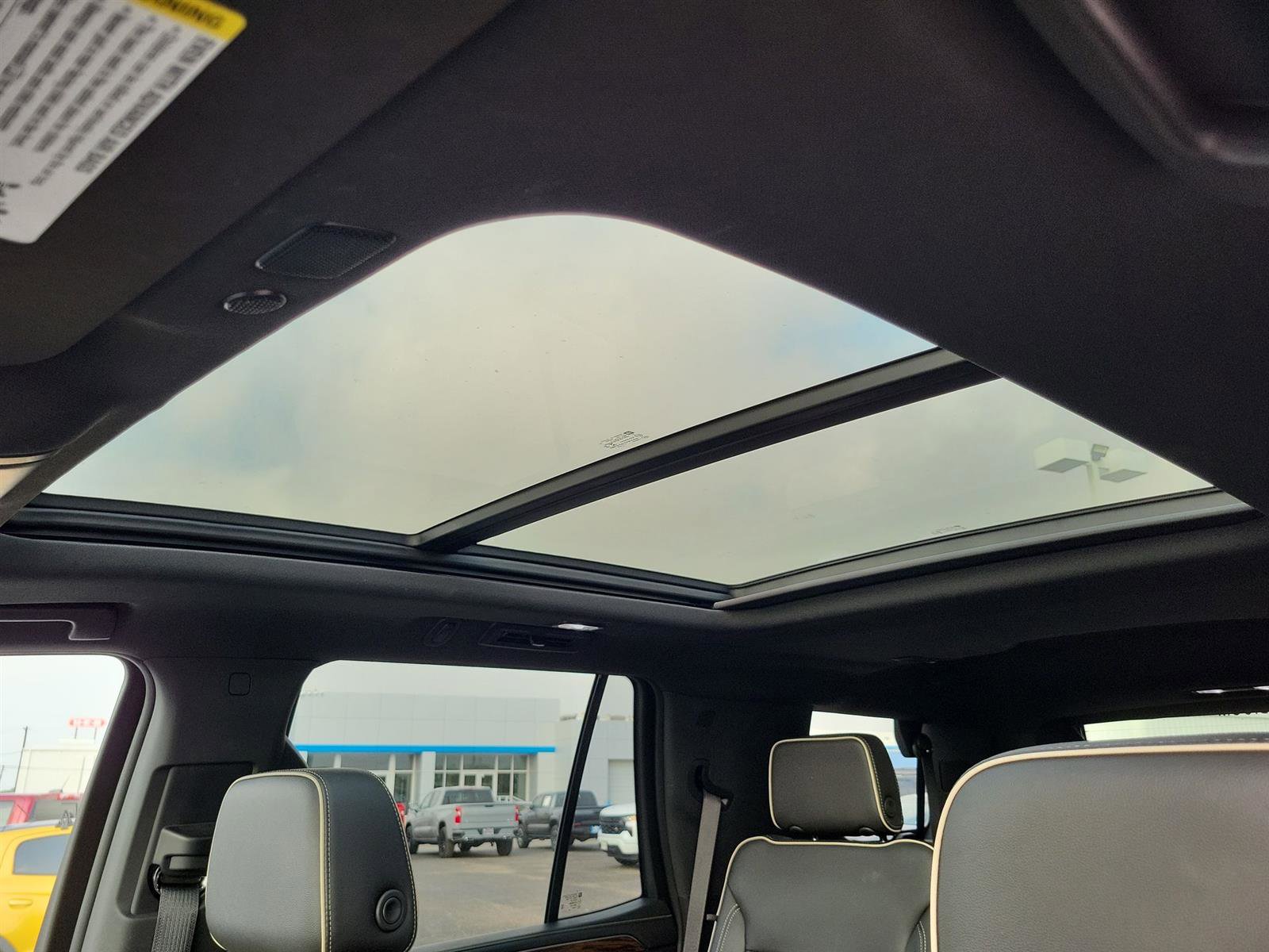 Used 2021 Chevrolet Tahoe Premier w/ Premium Package image 18