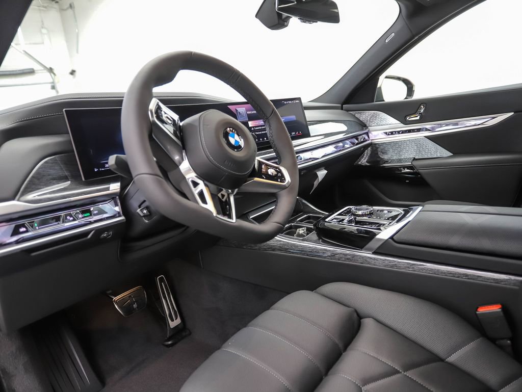 Used 2025 BMW 760i xDrive w/ Executive Package image 10
